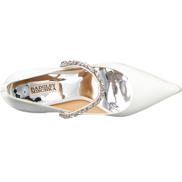Badgley Mischka Theory Pump in Soft White - Picture 4 of 14